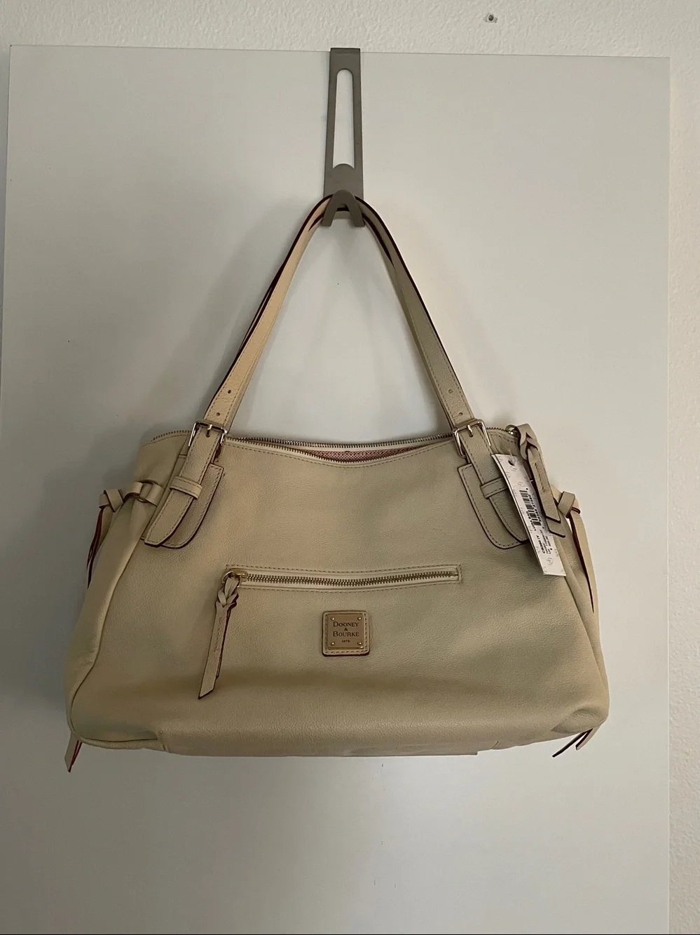 VTG: Dooney & Bourke Luisa Genuine Leather Ivory Shoulder Bag with tags